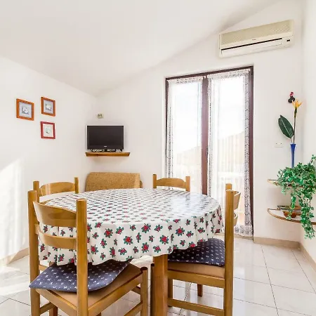 Karin Apartment *